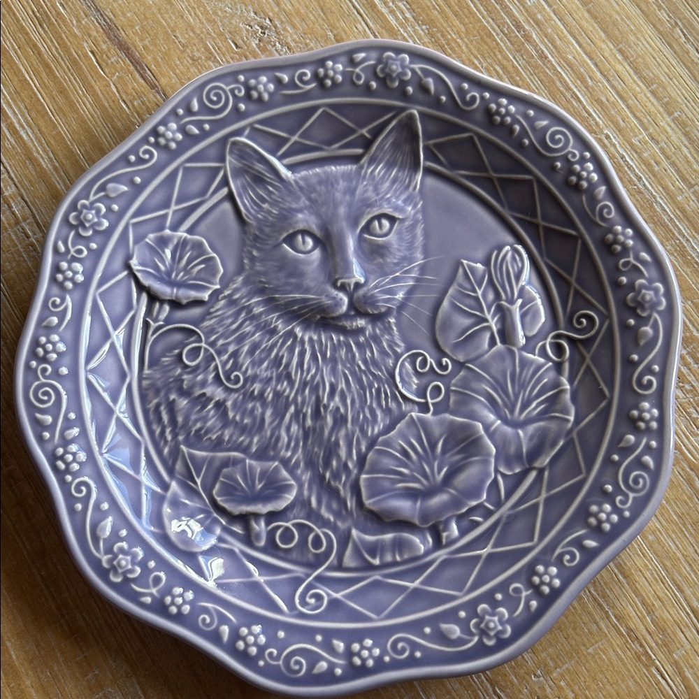 SALE Portugal The Meow Collection Patricia BA Shea Purple Majolica Cat Plates - Picture 14 of 16